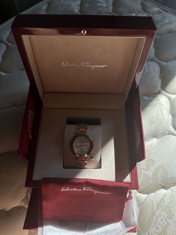 Часи Salvatore Ferragamo