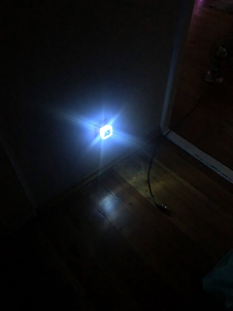 Lampka kontaktowa - niebieskie światło z czujnikiem zmierzchu