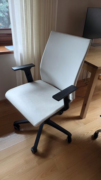 Fotel biurowy na kółkach – w bardzo dobrym stanie