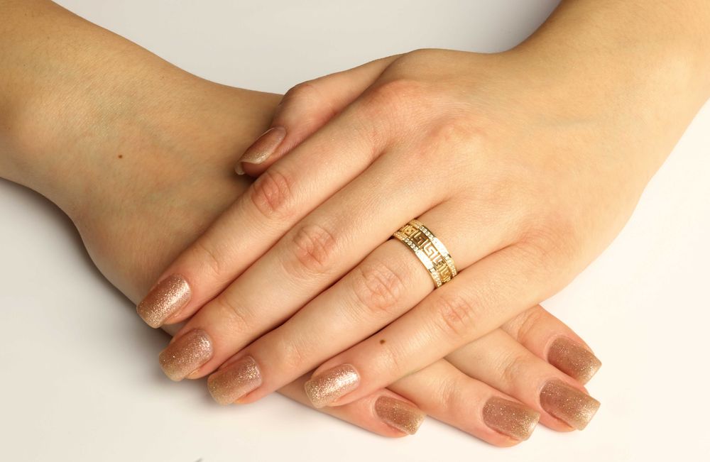 Złoty pierścionek droga grecka 585, szeroka obrączka z cyrkoniami