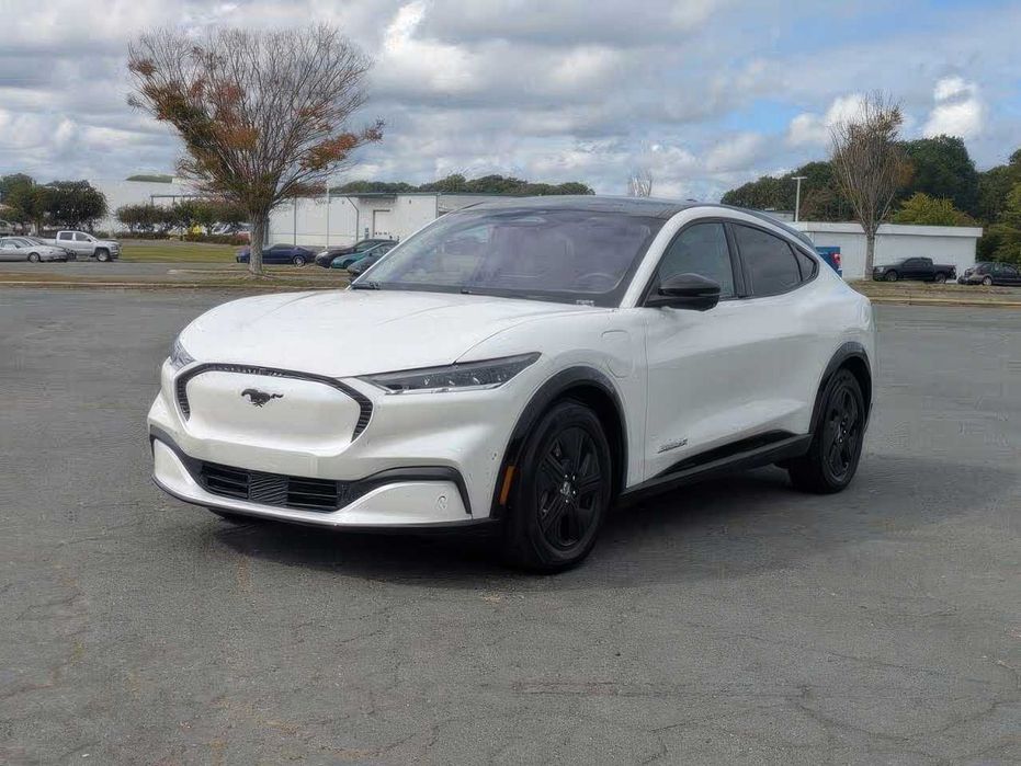 Ford Mustang Mach-E      2023