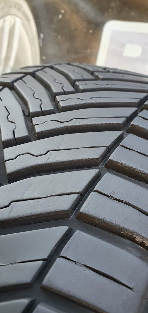 225/55/17C Michelin para wielosezonowe