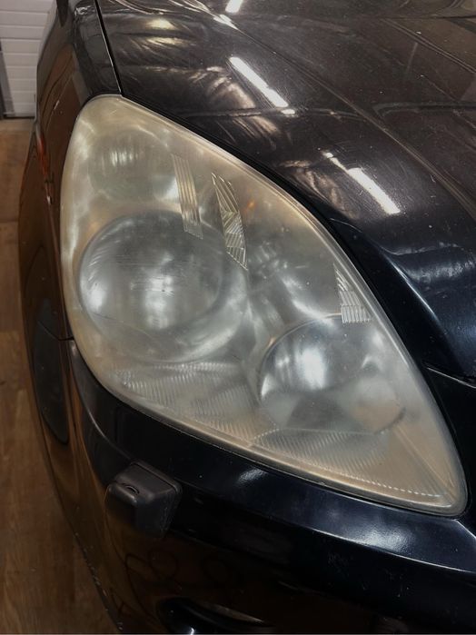 Хімчистка салону авто, полірування фар на автомобілі