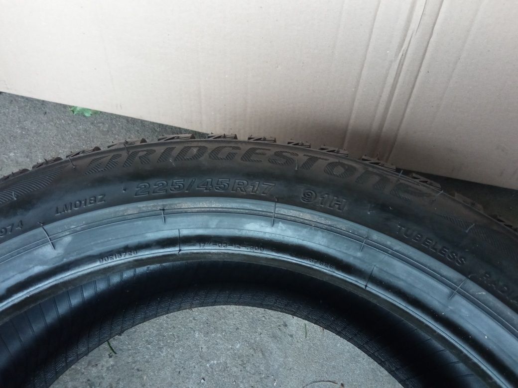 Opony zimowe NOWE 225/45/17 Bridgestone