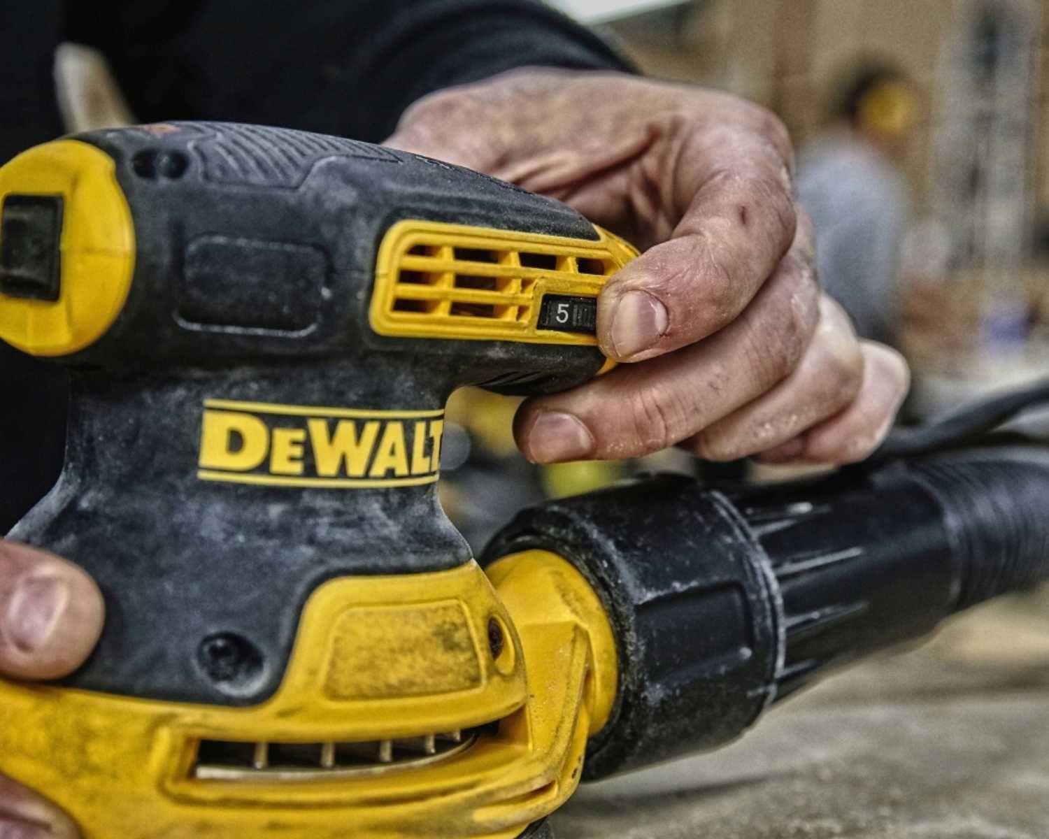 KOMPAKTOWA Szlifierka DeWalt 280W 125mm ANTYPOŚLIZGOW Uchwyt Regulacja
