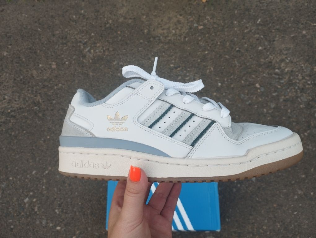 женские, оригинальные кроссовки adidas