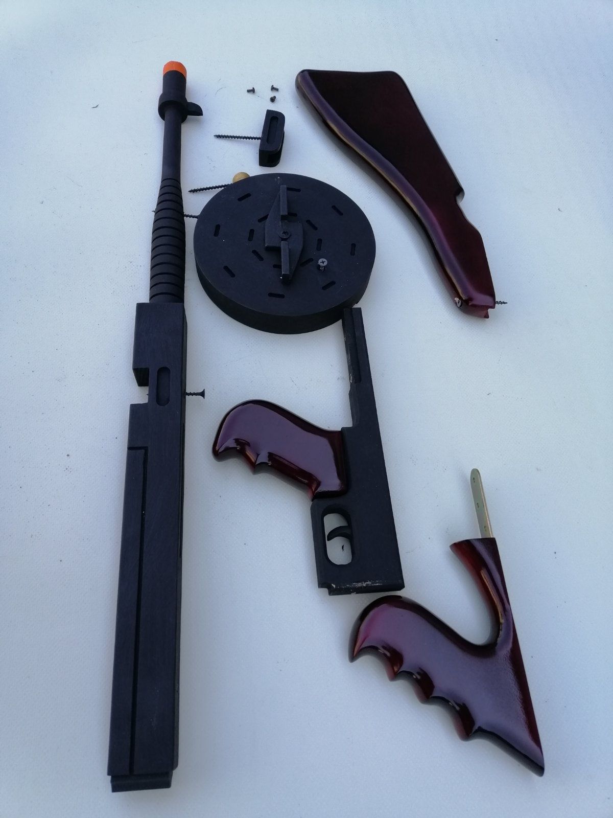 Томпсон пістолет-кулемет , дерев'яний макет