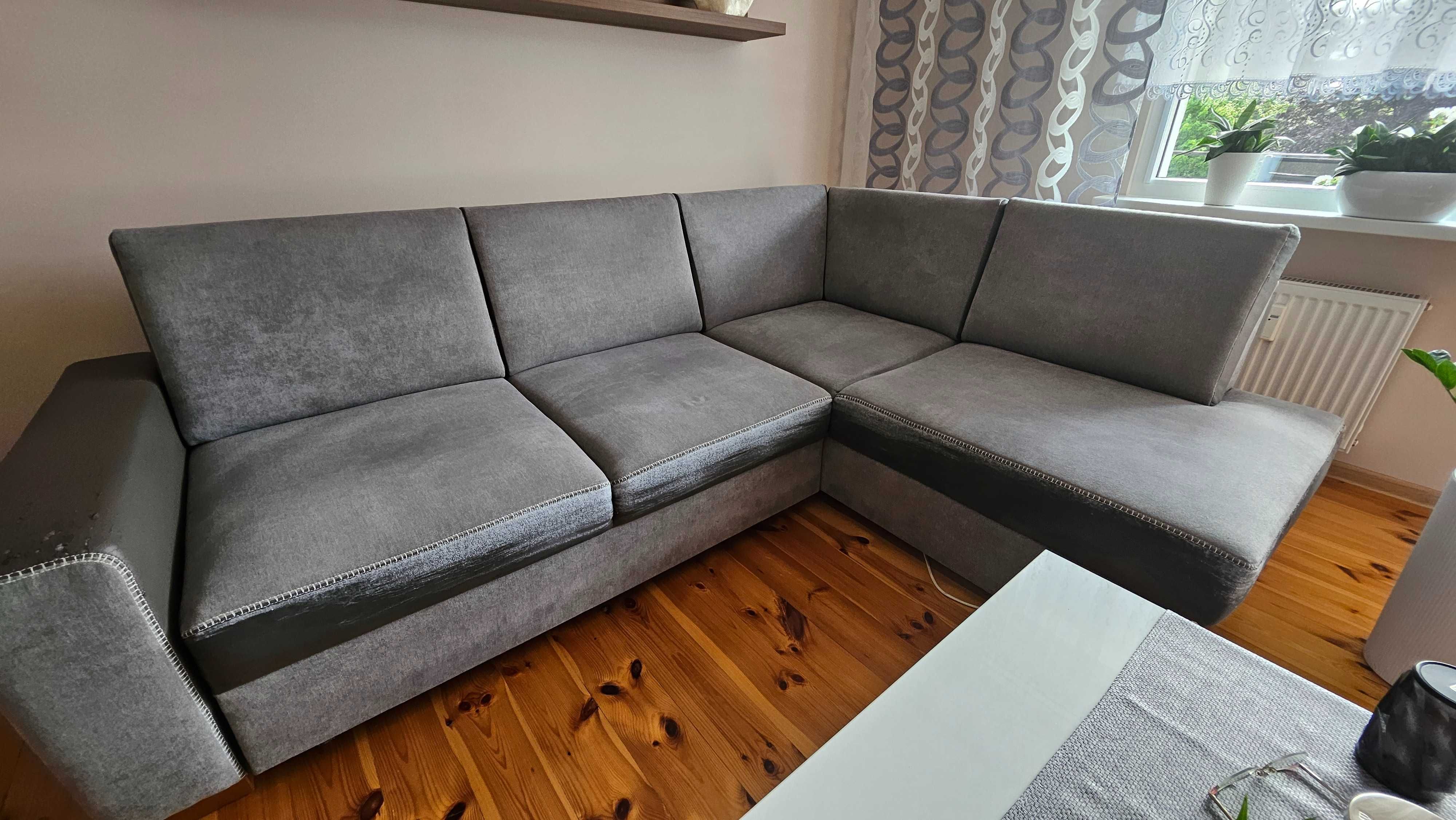 Sofa narożna z funkcją spania.