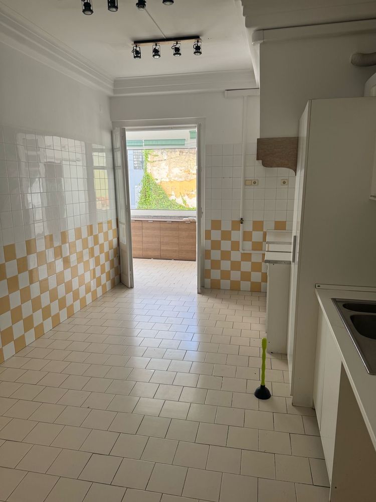 Arrendamento Apartamento T10 Rua Castilho