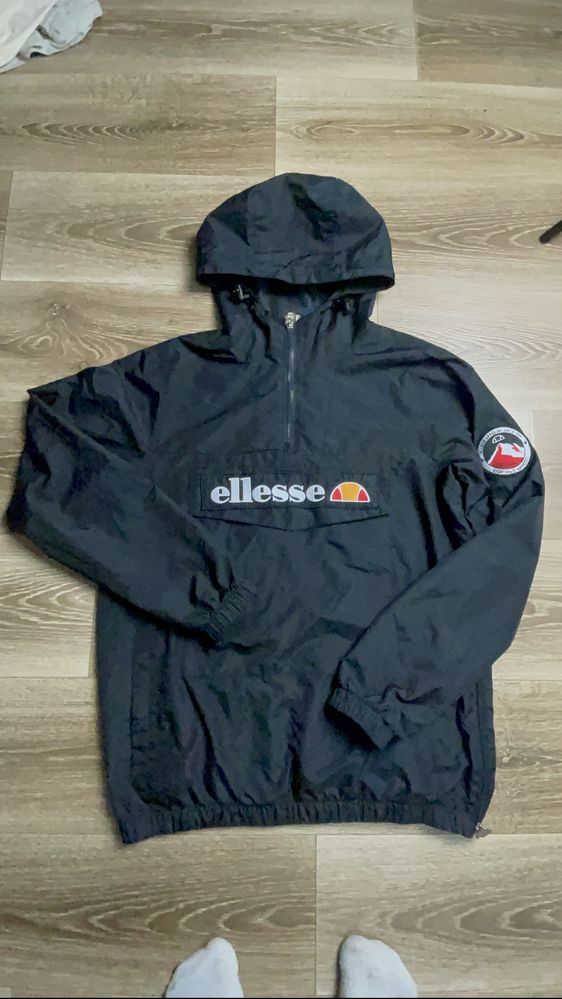 Легка вітровка ellesse M
