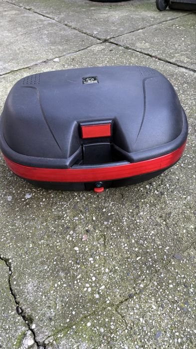 Uniwersalny kufer motocyklowy