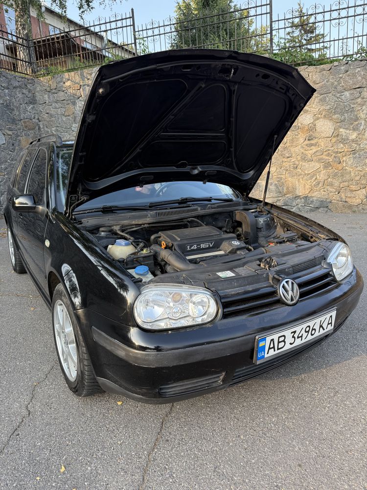 Volkswagen Golf 4 • Універсал • 1999 • 1.4 бензин • Чорний