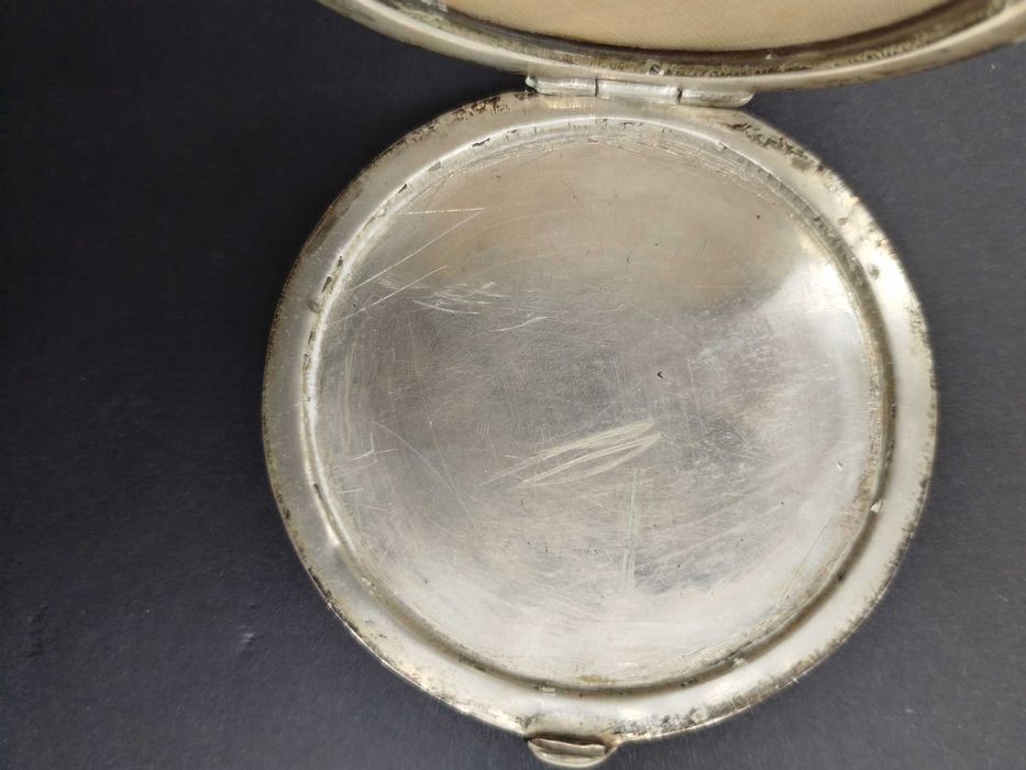 Srebrna pudernica bursztyn Art Deco