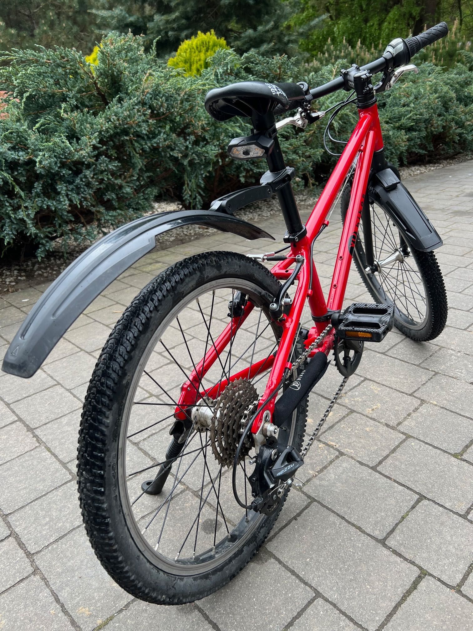 Kubikes 20"L czerwony: lekki rower MTB (7,7 kg)+nóżka+błotniki+dzwonek