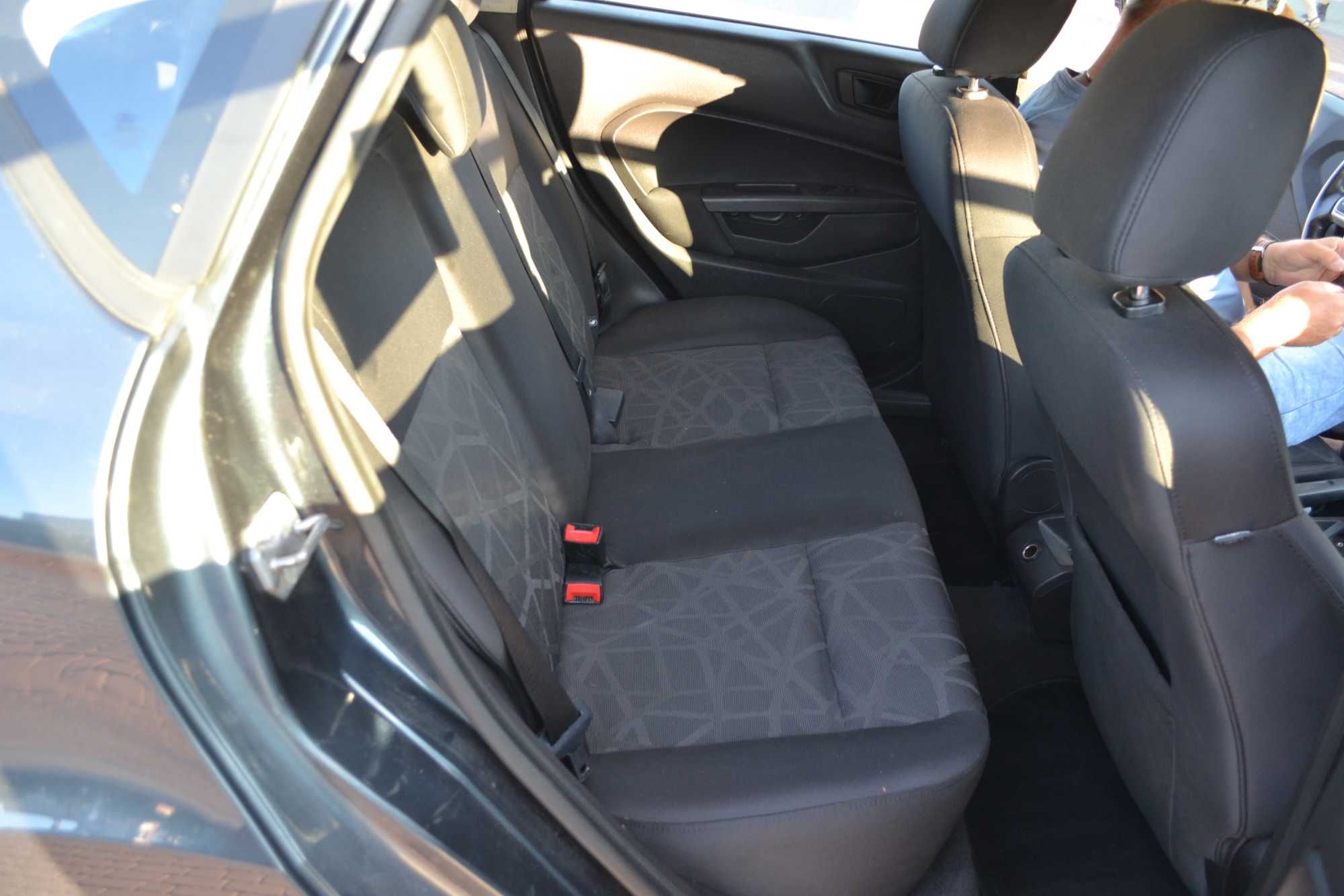 Sprzedam Forda Fiestę 1,6 benz 2011, lekko uszkodzony