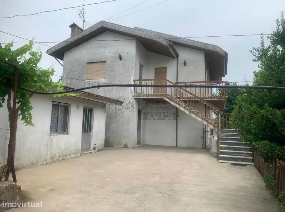 Moradia T4 à venda em Marco de Canaveses