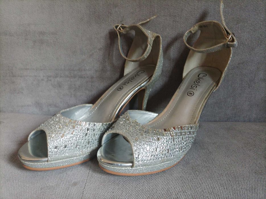 Buty na obcasie rozmiar 40 srebrne