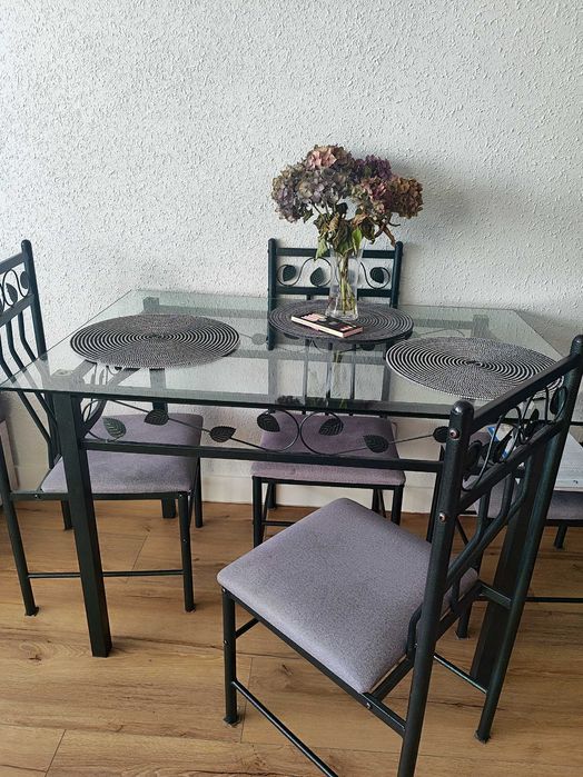 Stół szklany i 4 krzesła