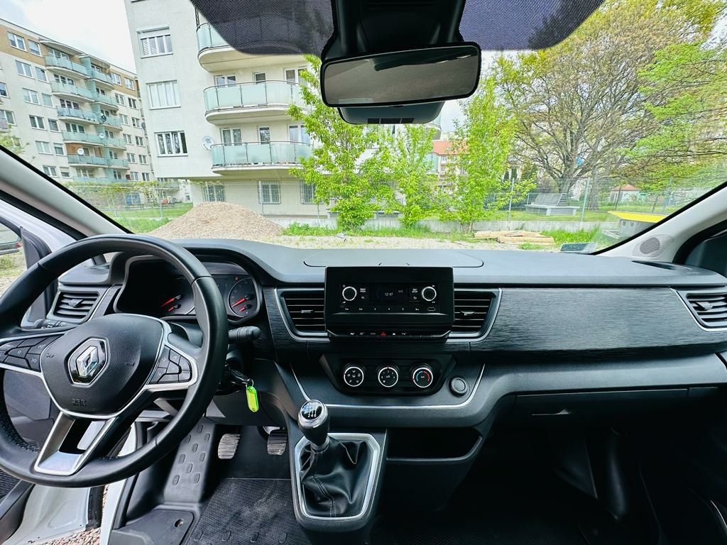 Wynajem busa 9 osobowego trafic long Kraków ul. Dobrego pasterza 45