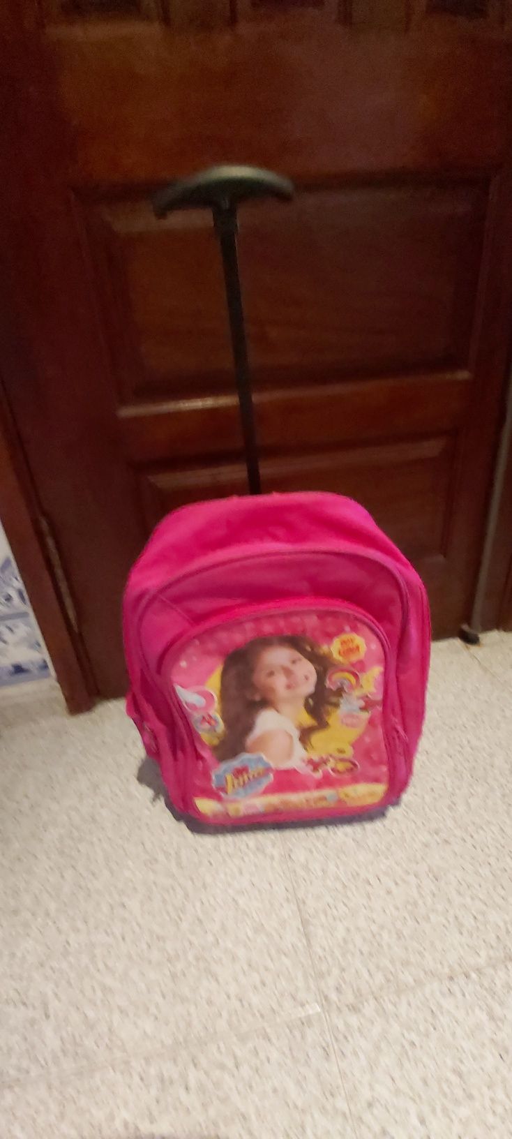 Mochila escolar para menina.