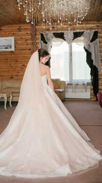 Продам свадебное платье (цвет Айвори )