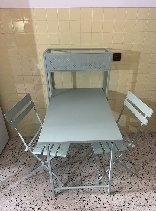 Mesa de exterior retráctil com cadeiras