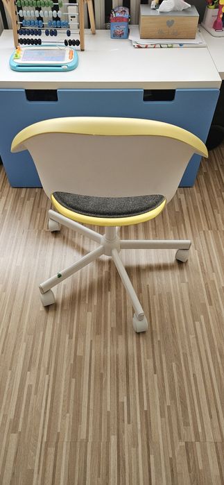 Krzesło IKEA LOBERGET żółte