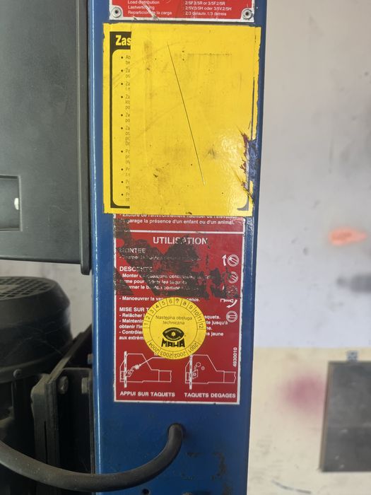 Podnosnik 4 kolumnowy Fog wraz z podnośnikiem nożycowym 3T