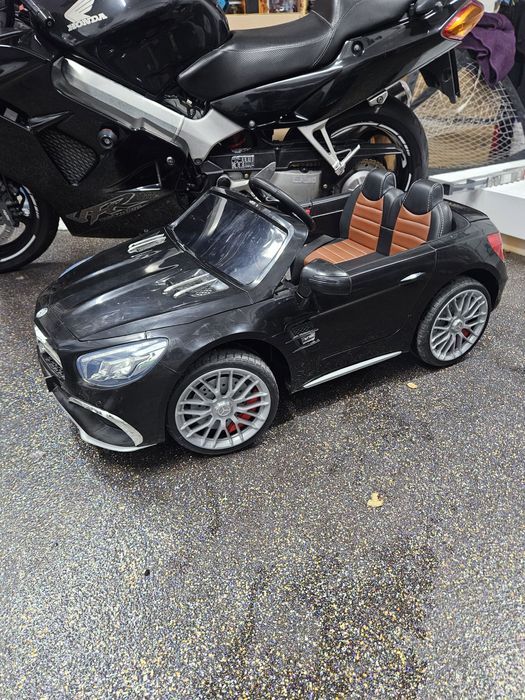 Mercedes autko AMG s62