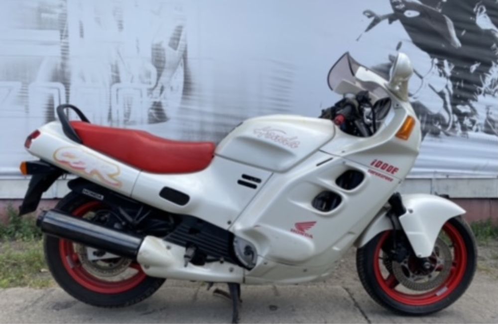 Honda CBR 1000F SC21 osłona akumulatora osłona dzwignia zmiany biegów