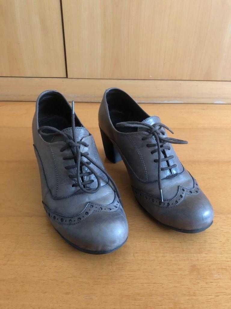 Sapatos estilo Oxford, tamanho 37, da marca Paula Urban