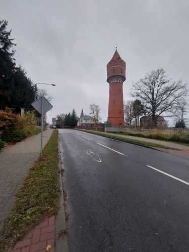 Do wynajęcia plac w centrum, przy głównej drodze.