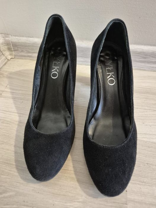 Ryłko czarne czółenka na słupku