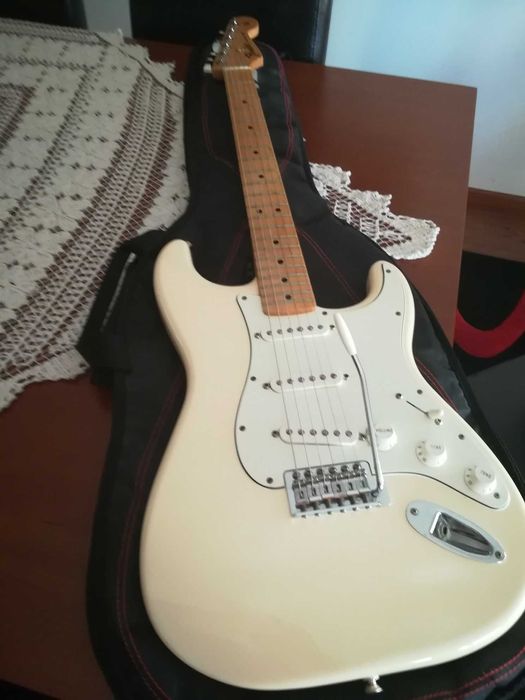 Fender Stratocaster Guitar Mexicano,