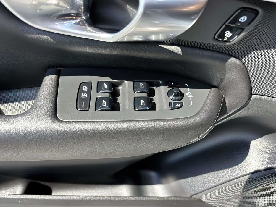 Volvo XC90      2023
