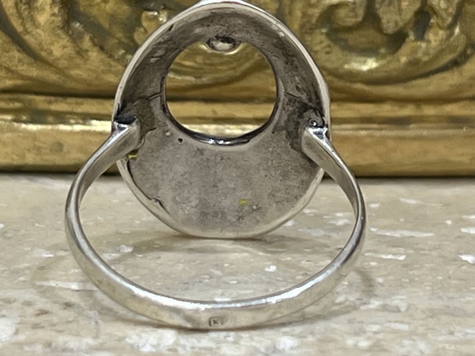 Stary srebrny pierścionek