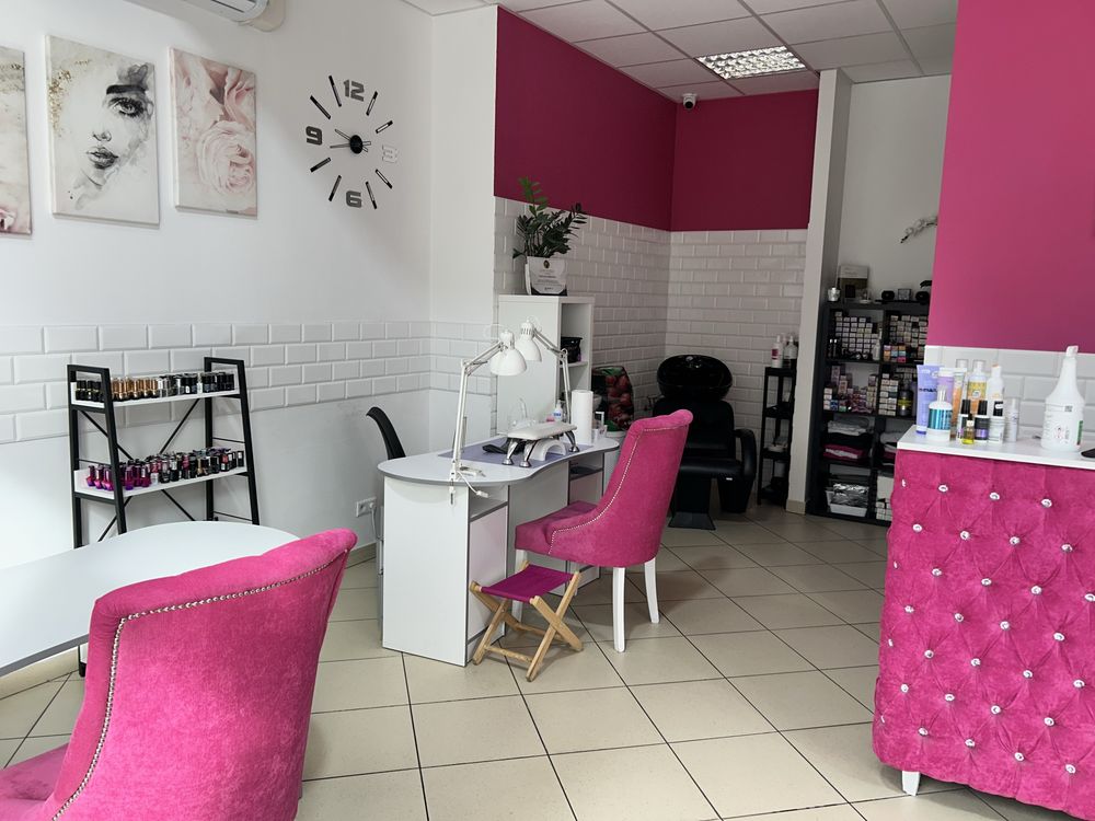 Sprzedam /odstąpię  salon fryzjersko-kosmetyczny w centrum Łodzi