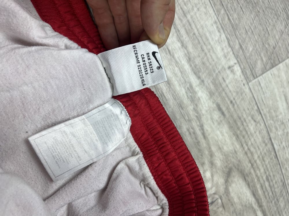 Nike шорты  м размер винтажные красные с оригинал