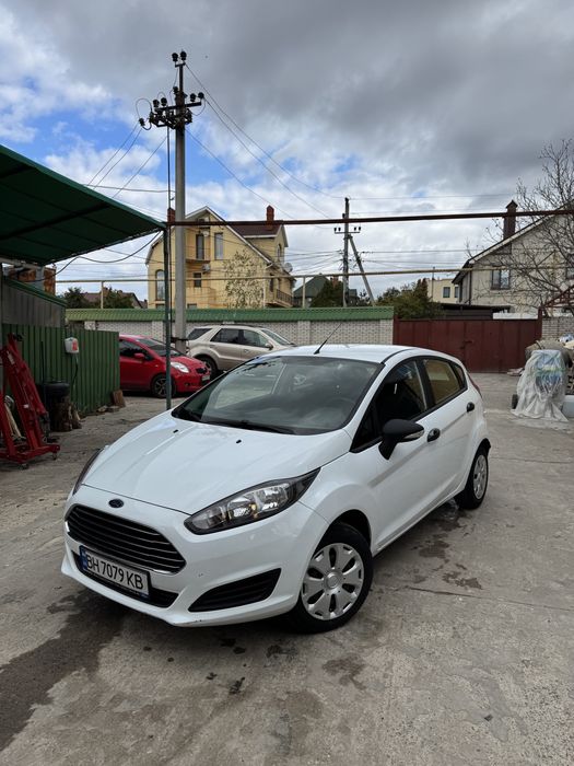 Продам Ford Fiesta 1.0 механика торг у капота