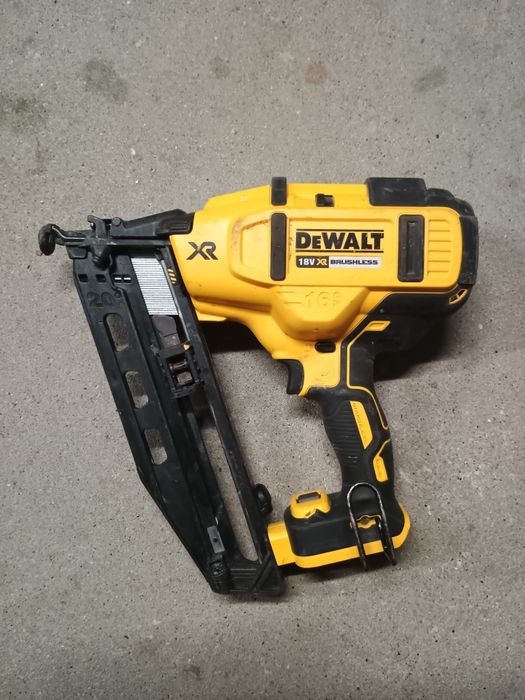 Gwoździarka Dewalt DCN 660 16 Ga gwoździe 32-63 mm 18 V li-ion