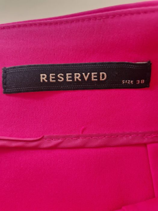 Spódniczka ołówkowa fuksja Reserved 38