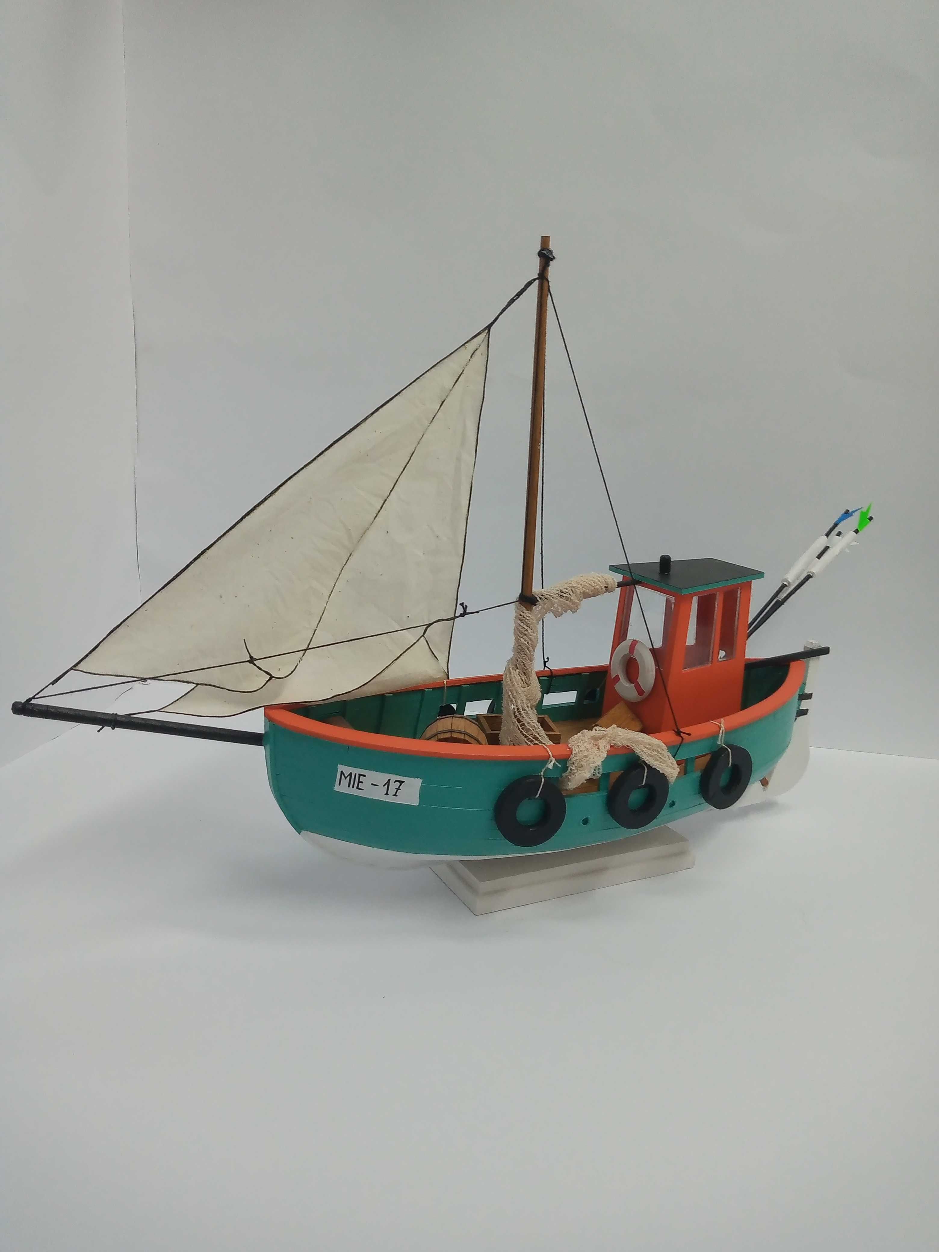 Ręcznie robiony model kutra rybackiego KUTER RYBACKI MIE-17