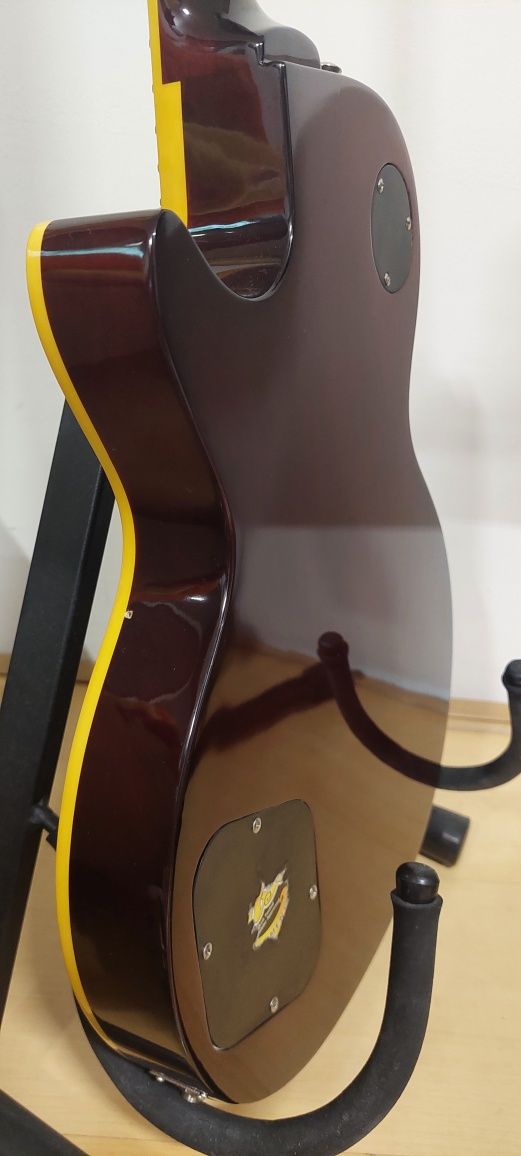 Guitarra Eléctrica Les Paul Gold Top c/ Estojo