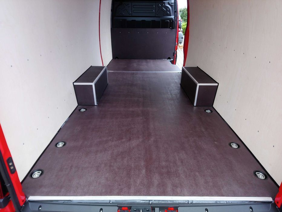 Iveco 16/18 m3 Profesjonalne zabudowy samochodów dostawczych KNAUTECH