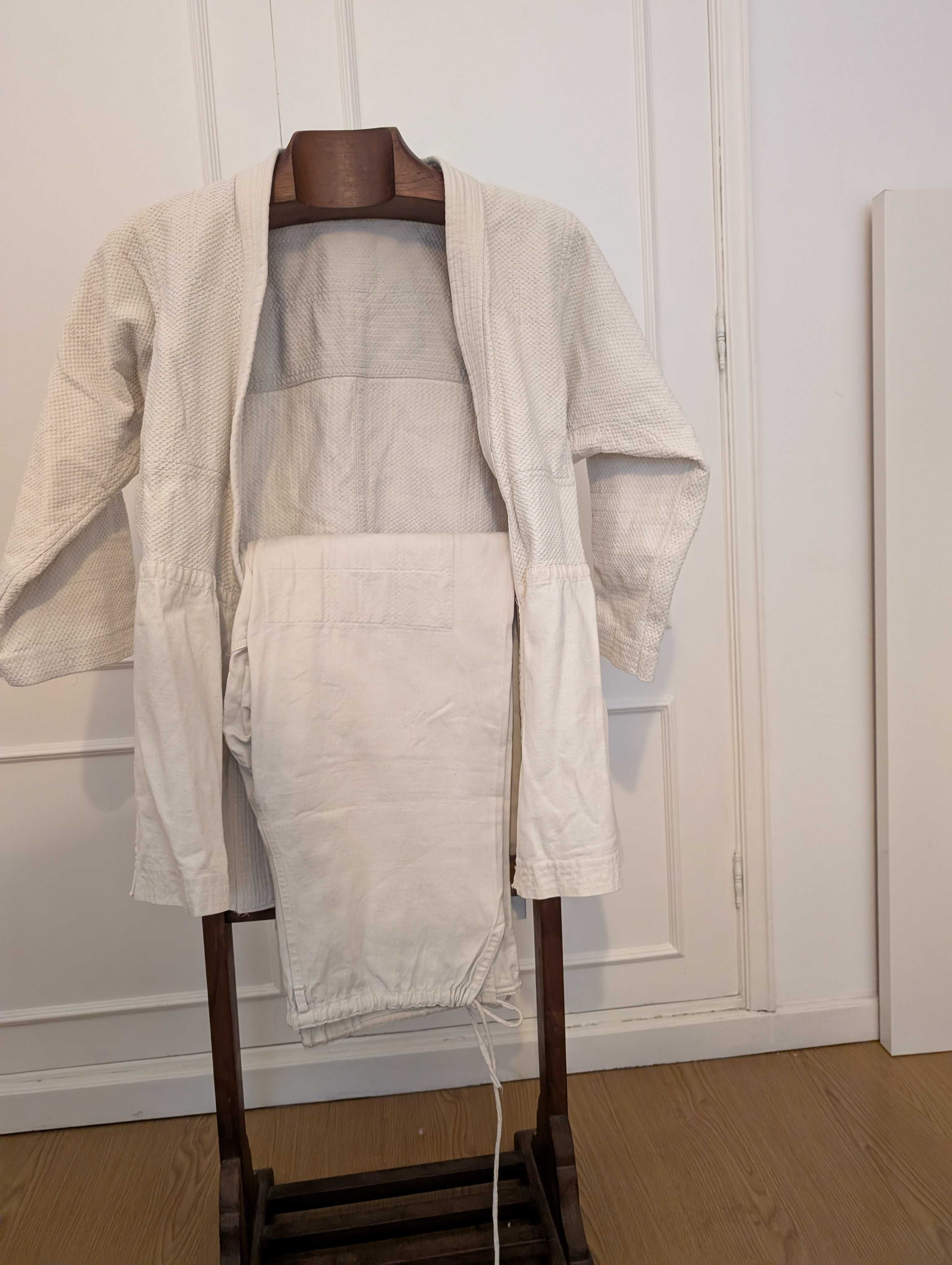 Kimono Branco - iniciados ou atletas de competição