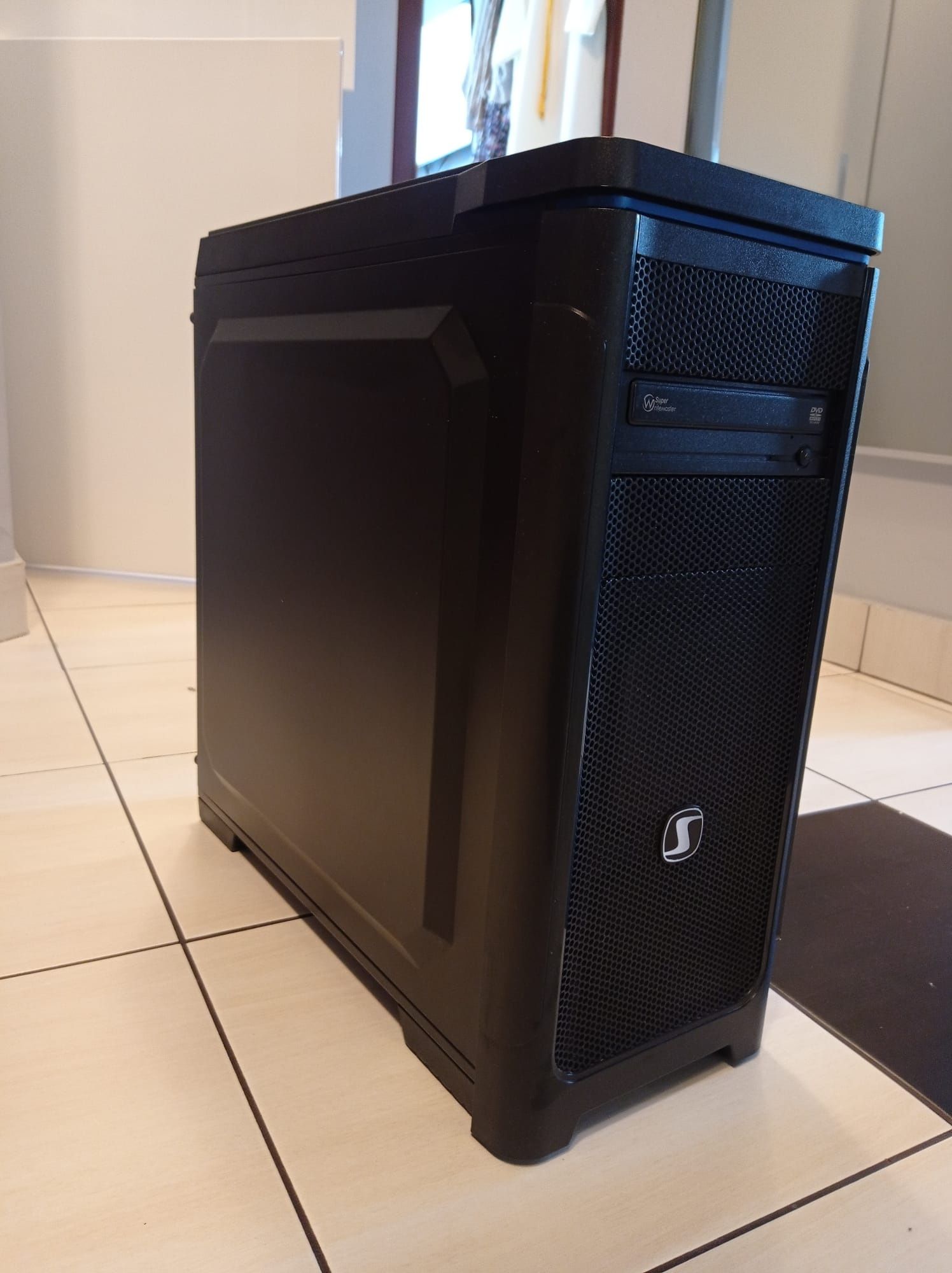 Komputer PC stacjonarny
