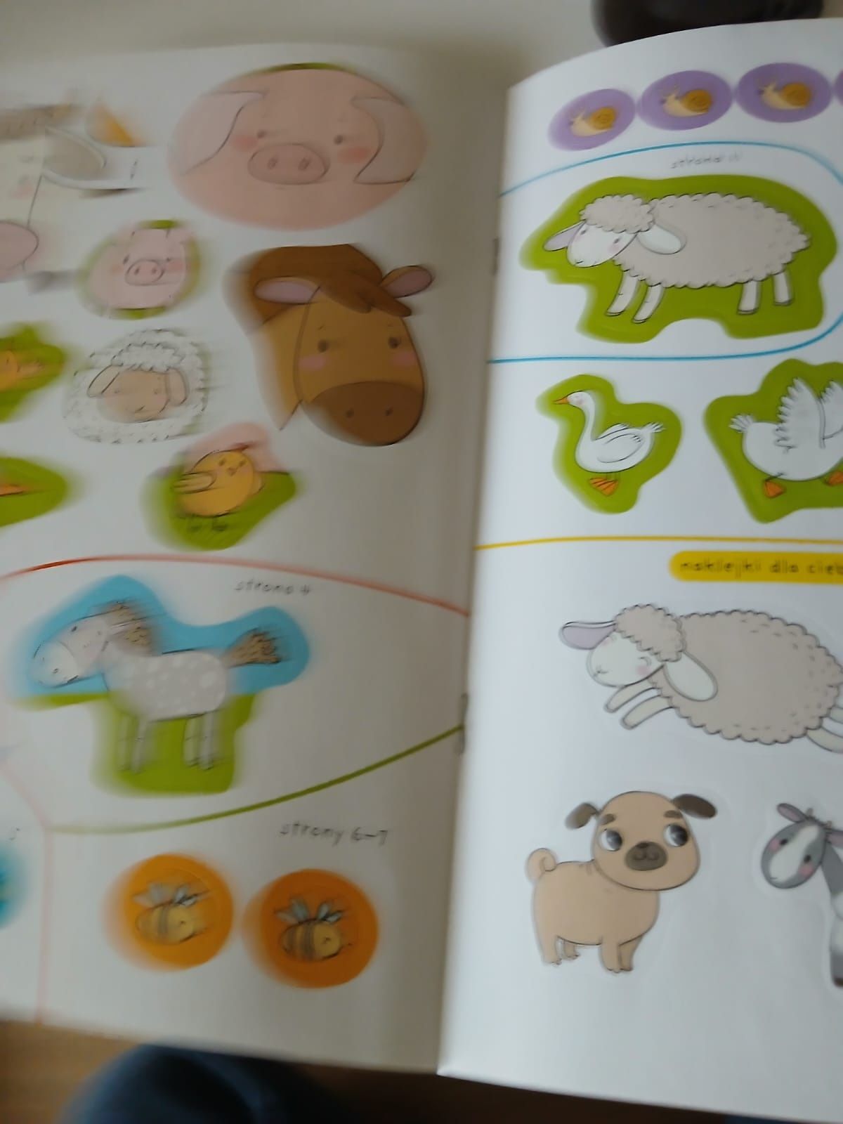 Kolorowanka pt Mopsik na wsi
