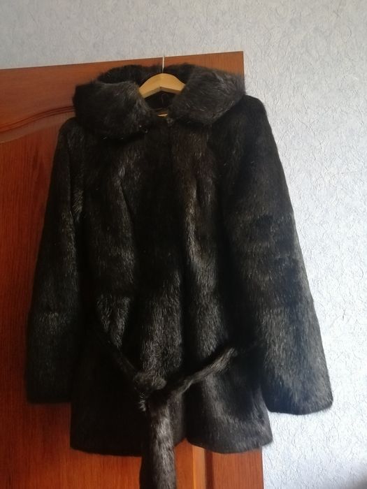 Продам натуральную шубу,нутрия