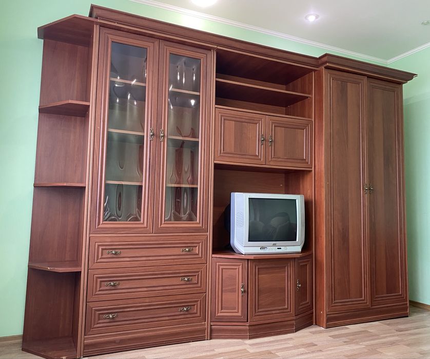 Стінка  оригінальна  стан хороший  і телевізор японський JVC