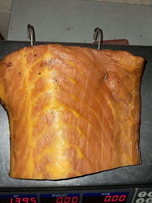 Осетр холодного копчення.